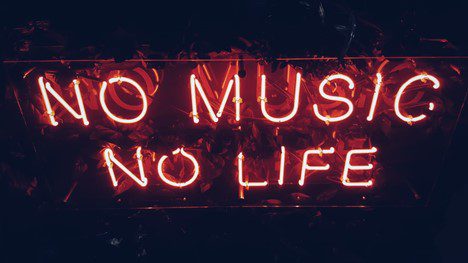 Neon sign saying "No Music No Life"