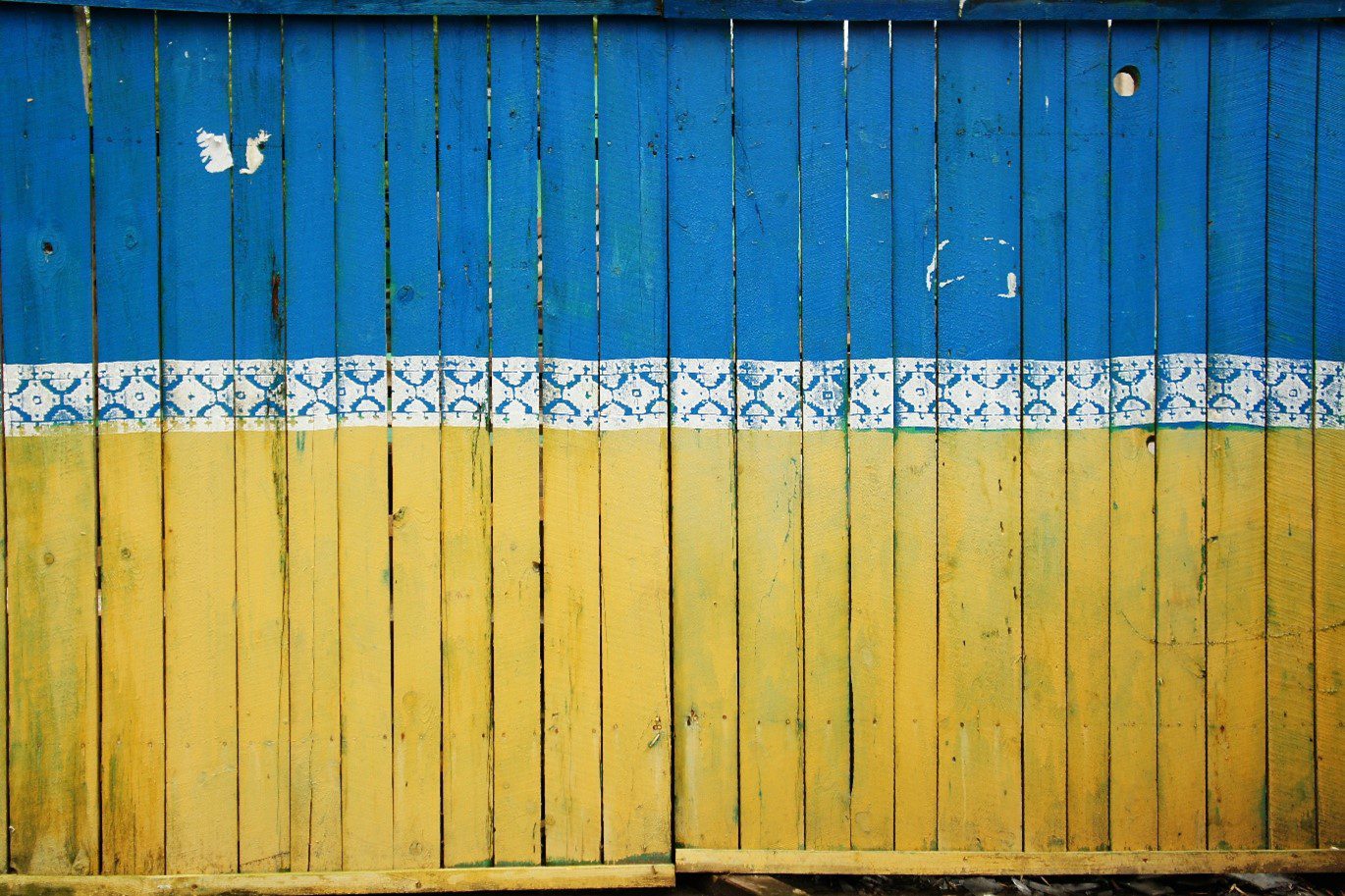 Fence painted as Ukrainian flag